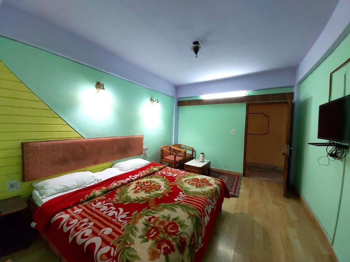 Hotel Radhe Continental Nainital Eksteriør bilde