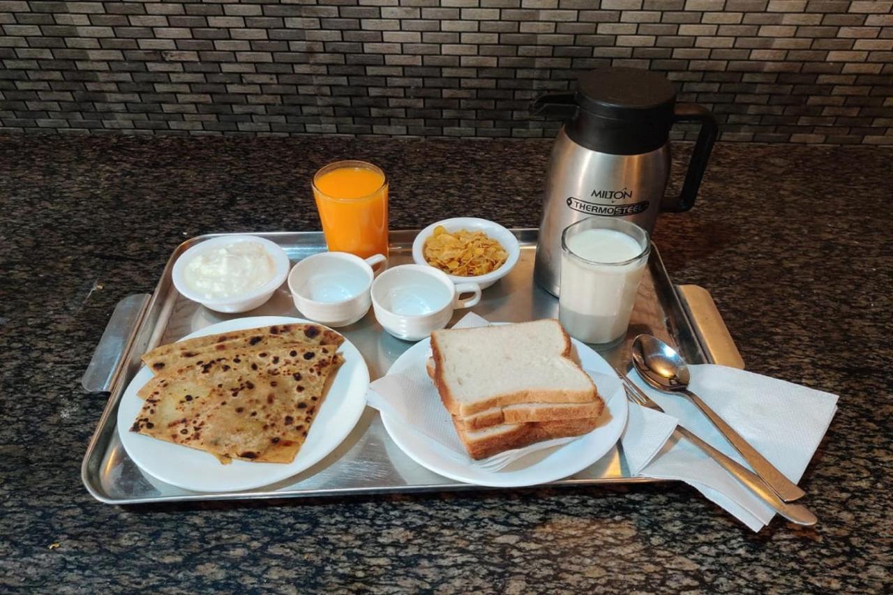 Hotel Radhe Continental Nainital Eksteriør bilde