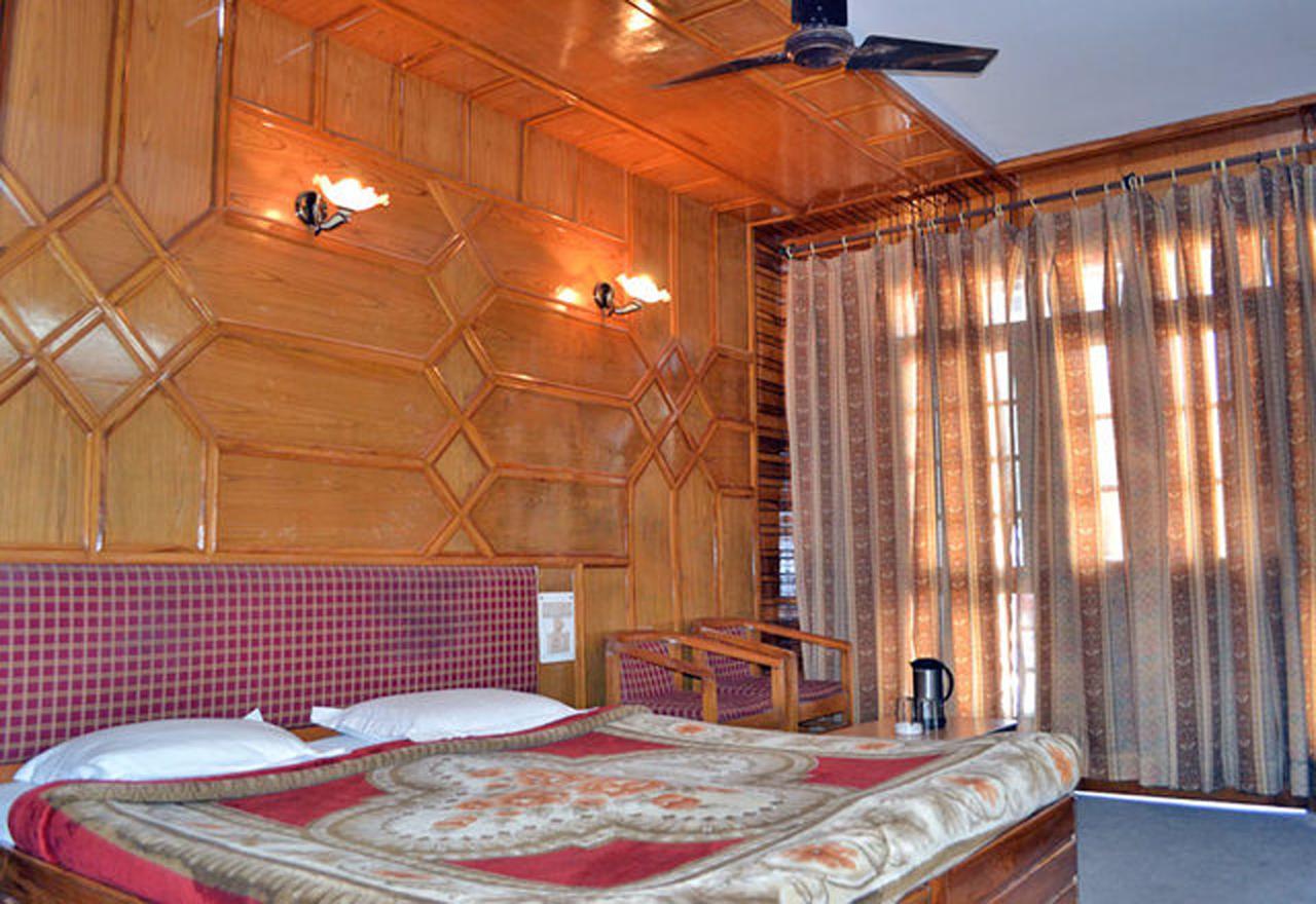 Hotel Radhe Continental Nainital Eksteriør bilde